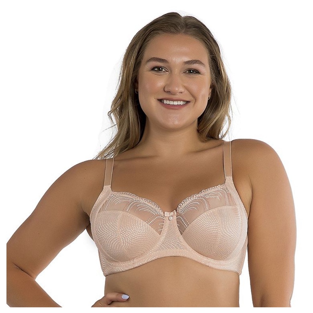 Chic Lace Women's Bra in Soft Beige